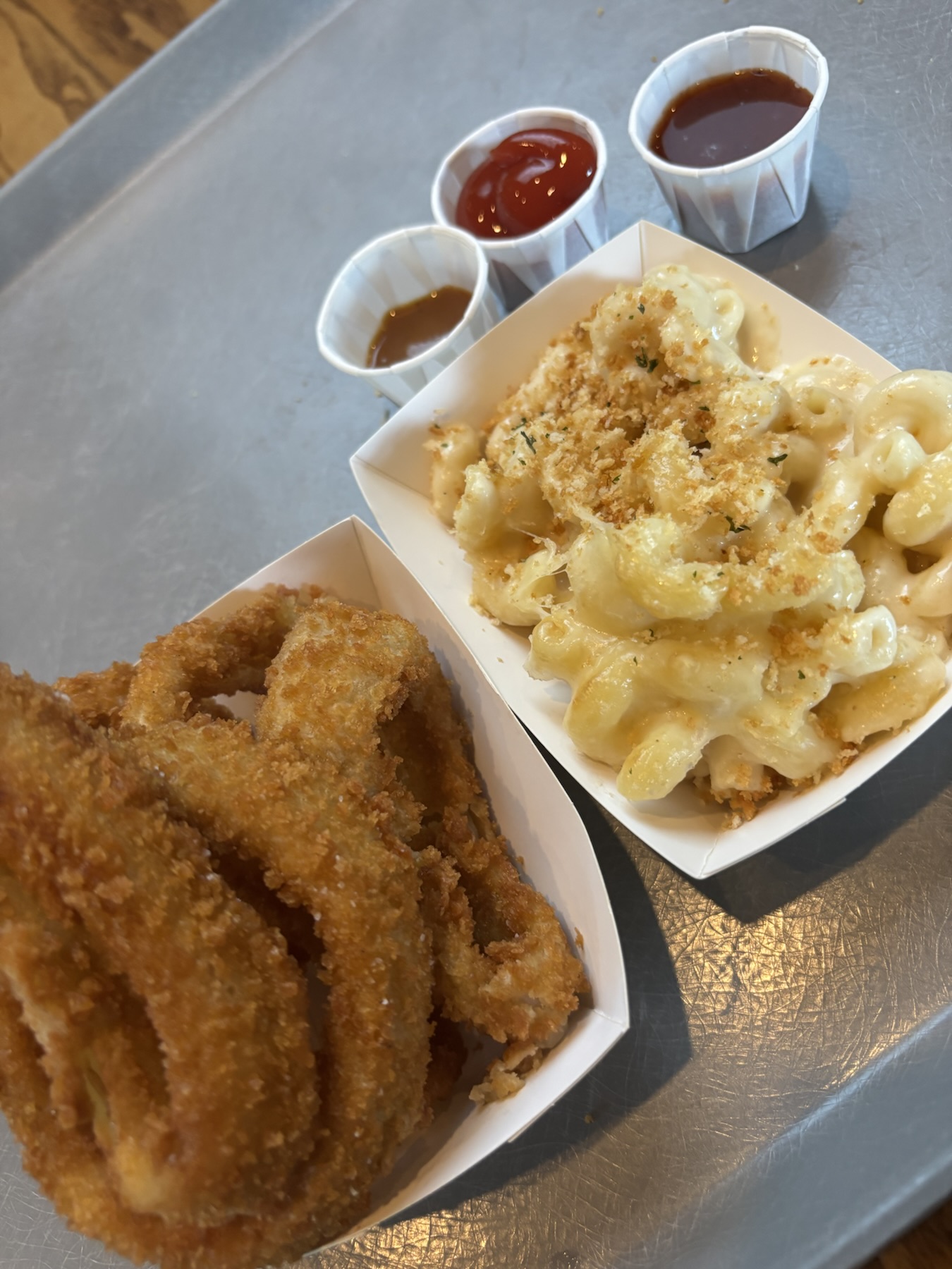 Regal Eagle Smokehouse Mac and Cheese and Onion Rings