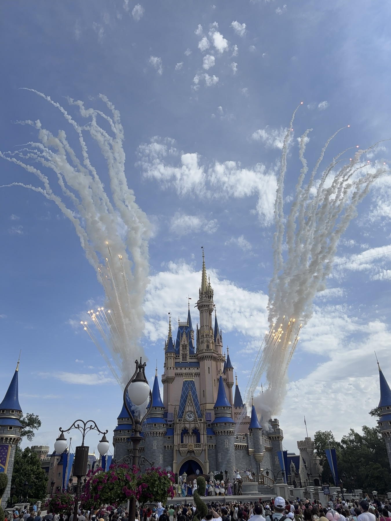 Let the Magic Begin Show, Magic Kingdom