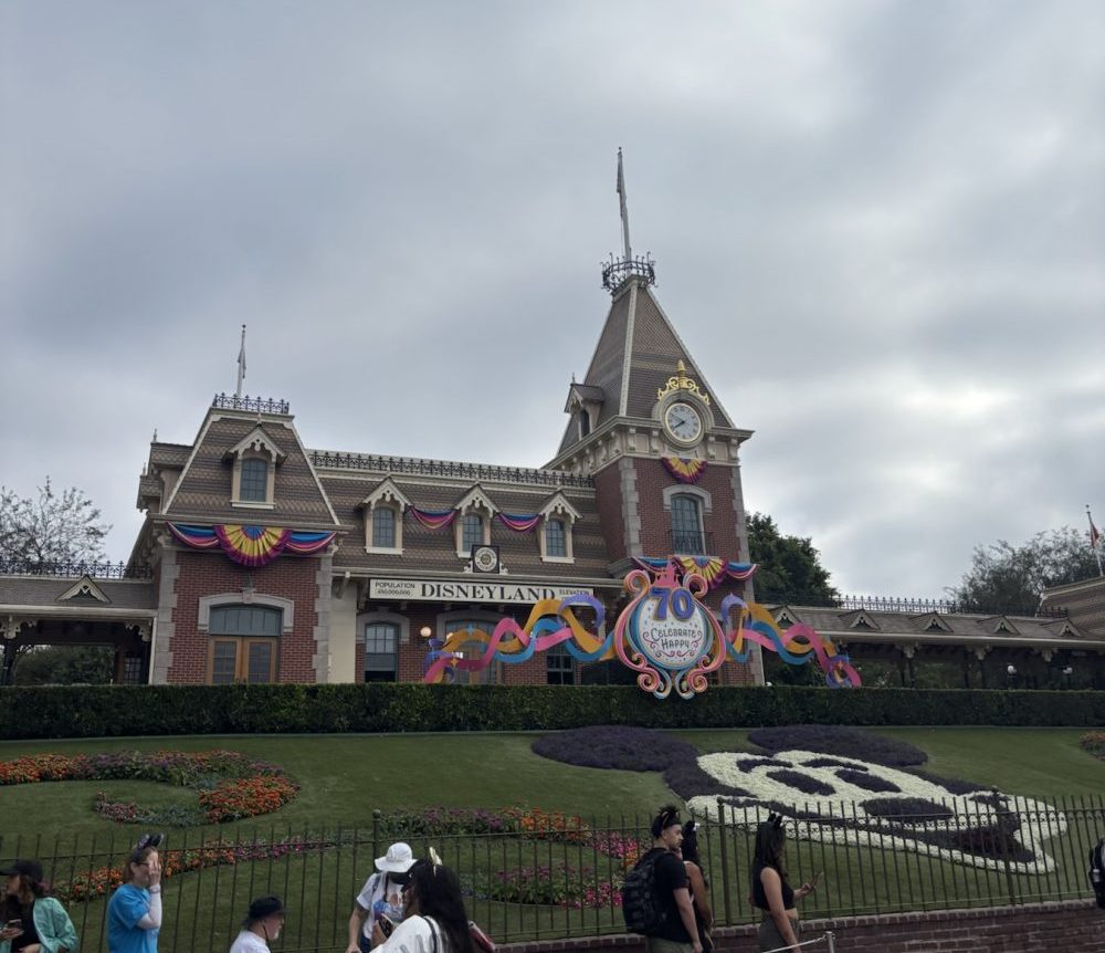 Maximize Your Disneyland Morning: A Guide to Rope&nbsp;Drop
