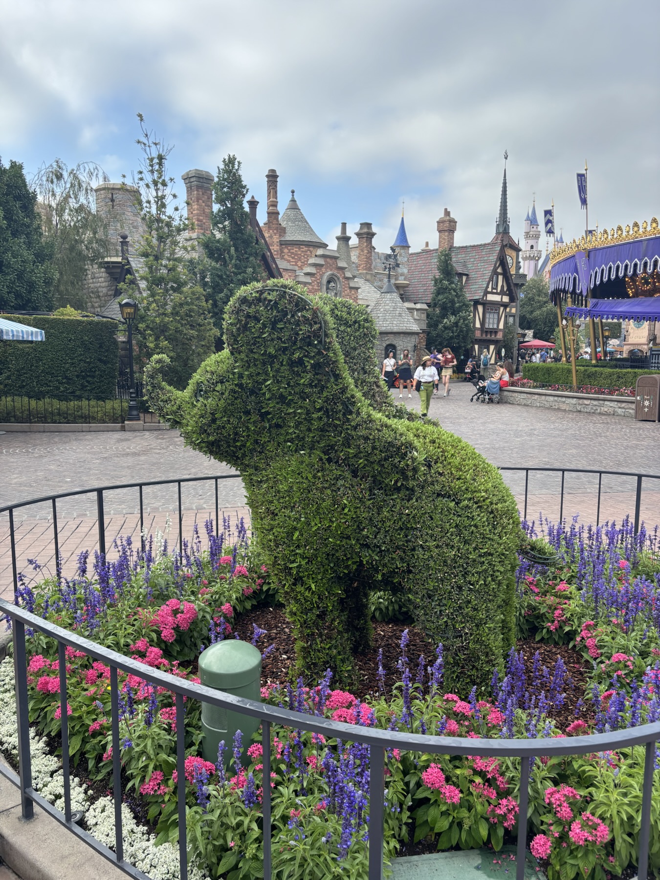 Dumbo Hedge in Fantasyland