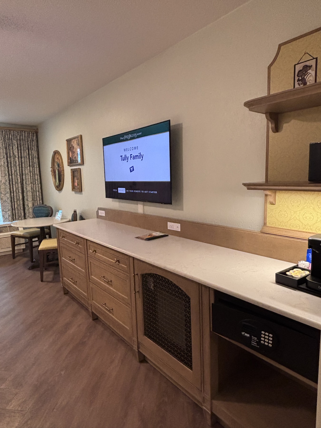 Standard King Size Room Port Orleans Riverside