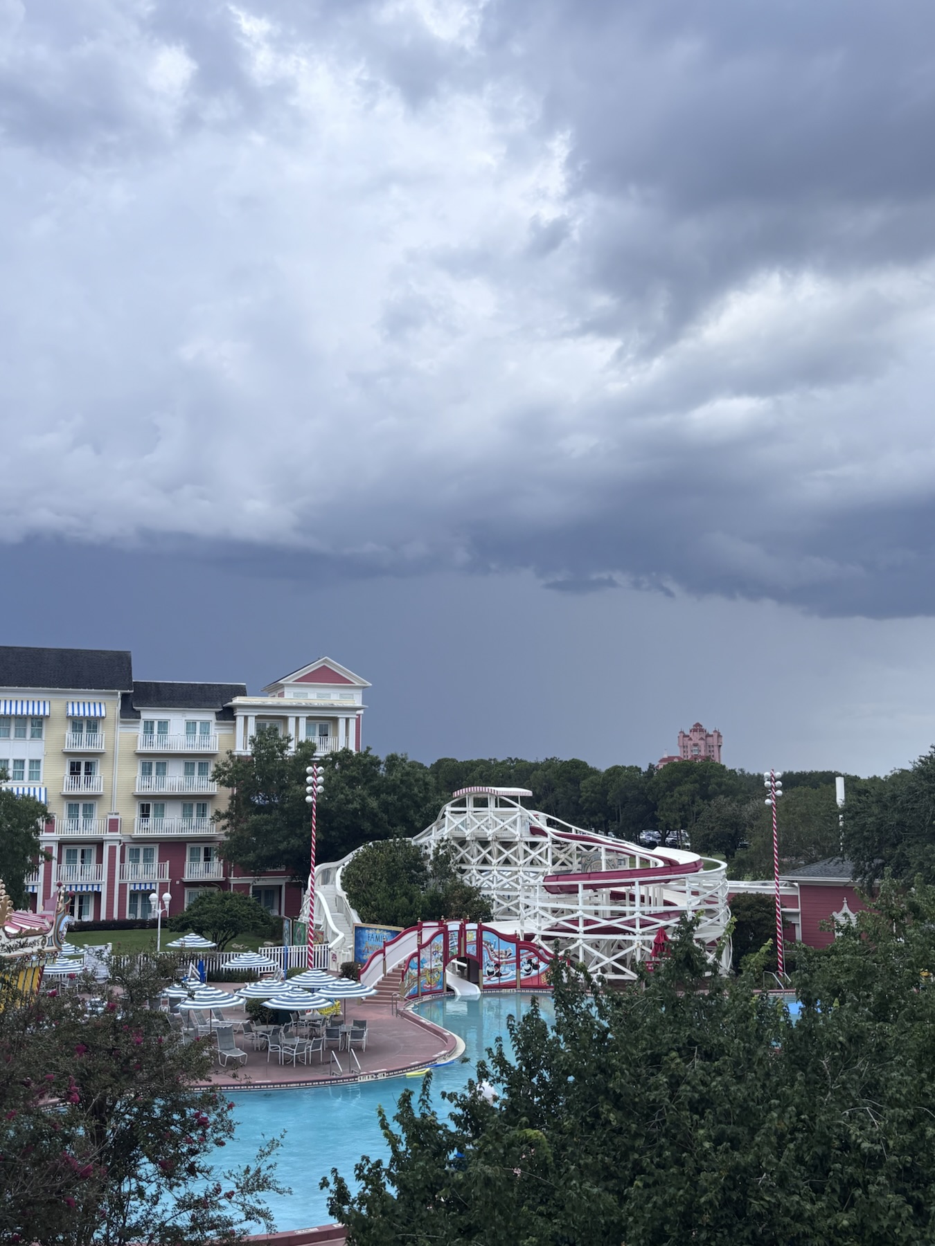 Boardwalk Inn, Luna Park Pool